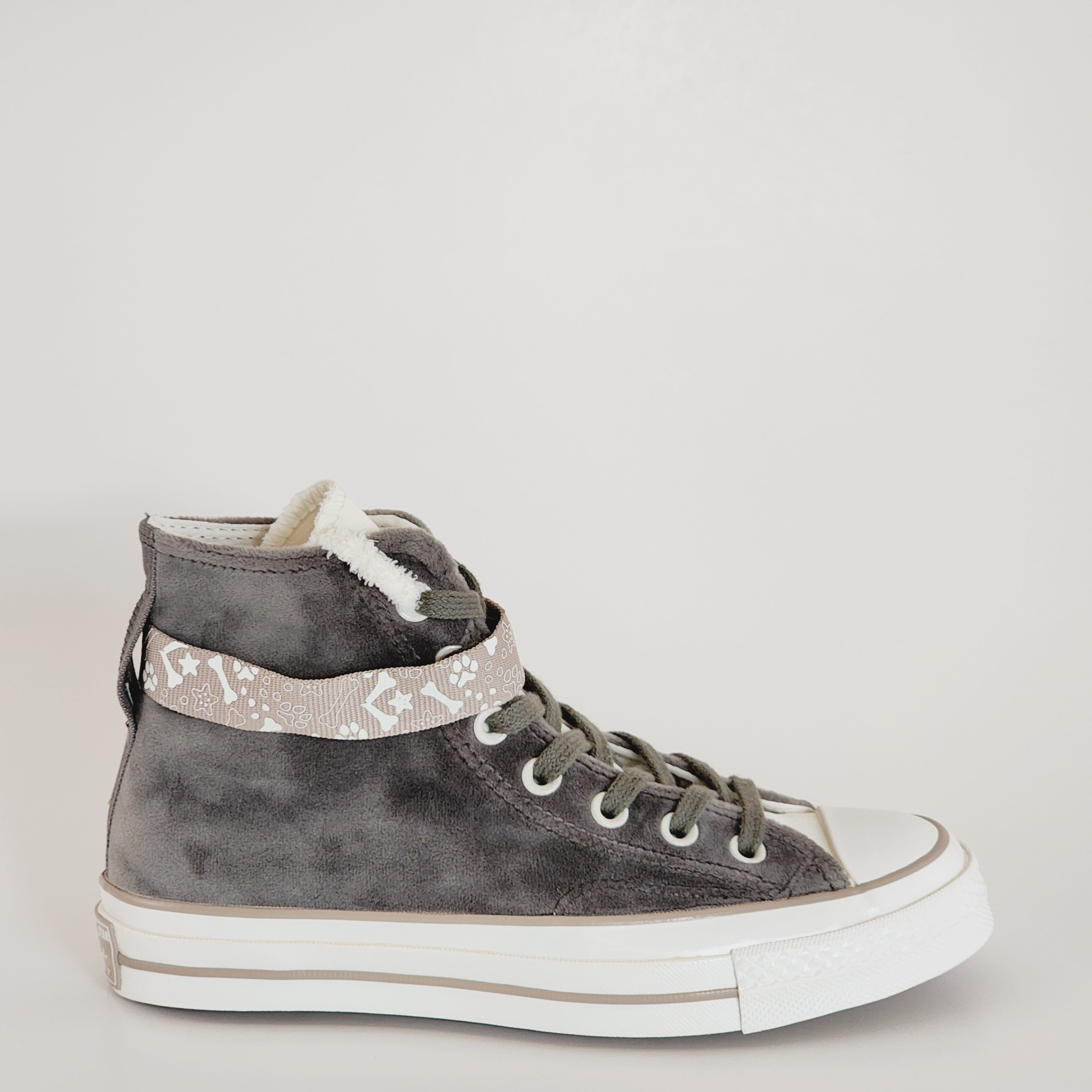 Converse Chuck 70 Hi 'Dog Inspired' Velvet Women's Sneakers A08162C NWT