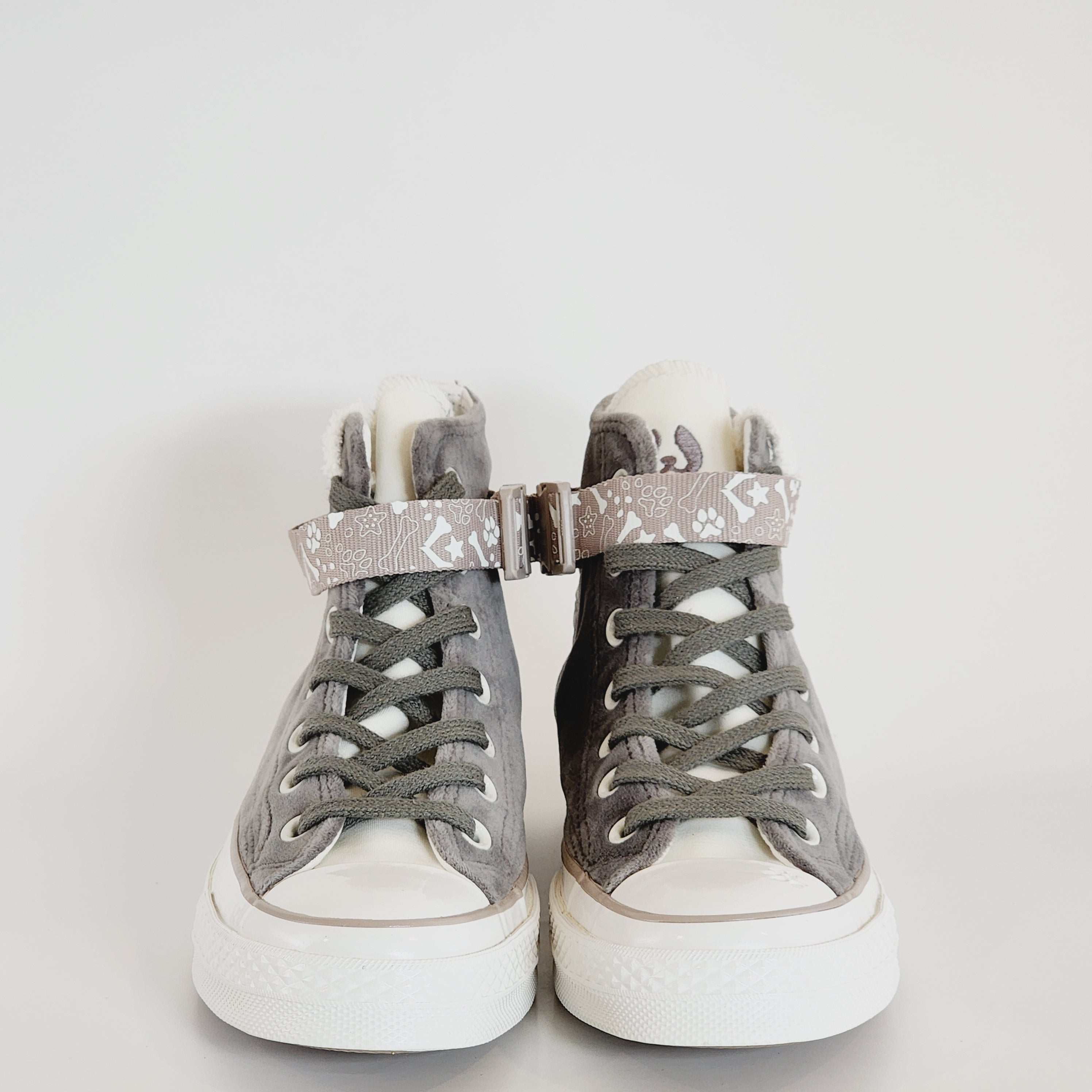 Grey velvet converse best sale