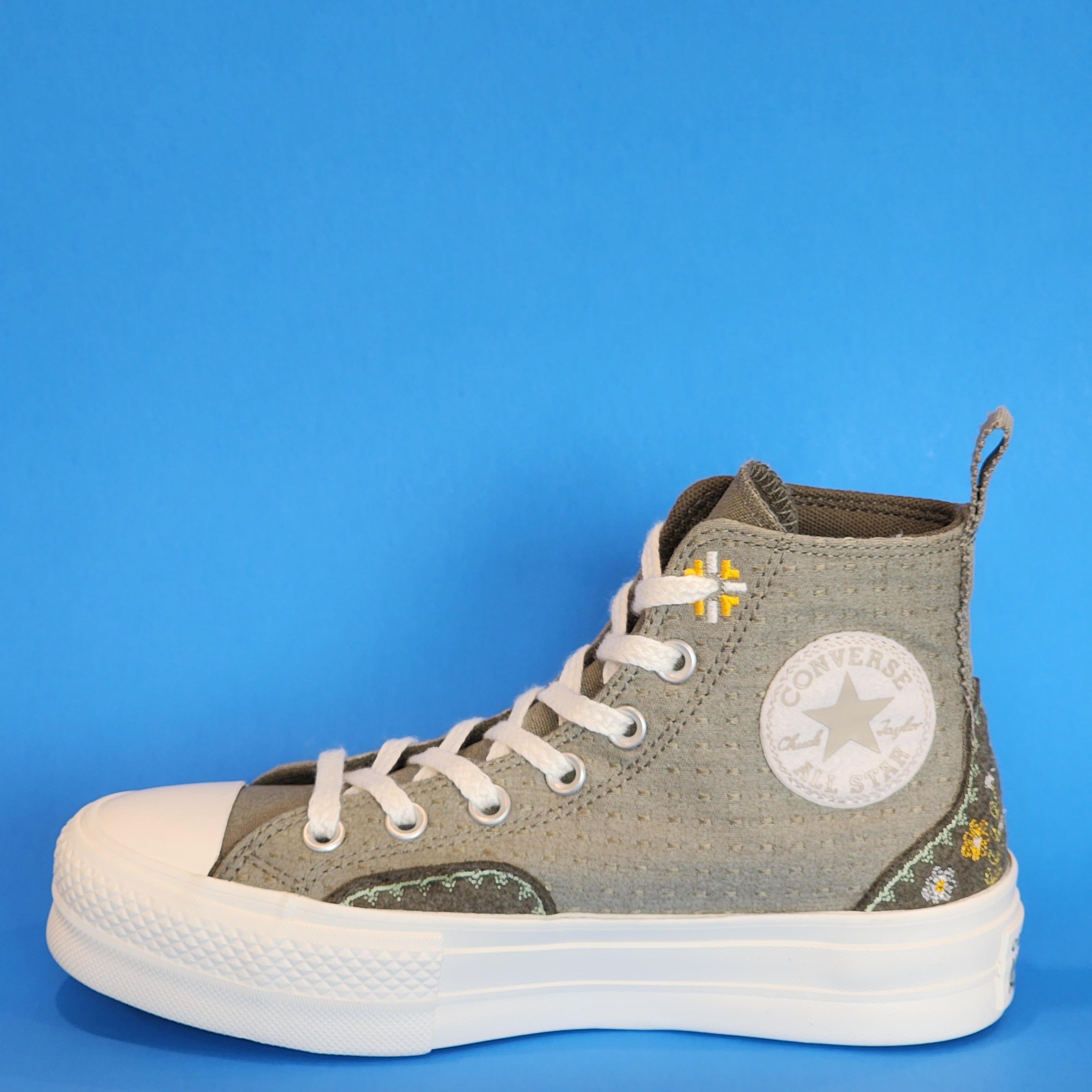 Converse CTAS Hi Lift Autumn Embroidery Women's Platform Sneakers A05069C NWT